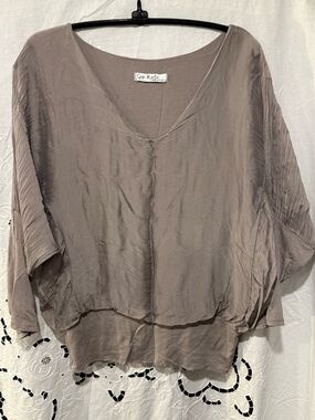 Gigi Moda Gypsie Made Taupe V-Neck Lightweight lux Tunic silk Italy blouse L